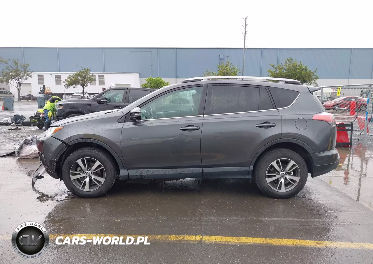 2018 Toyota Rav4 Xle VIN:2T3RFREV5JW853098 - 13