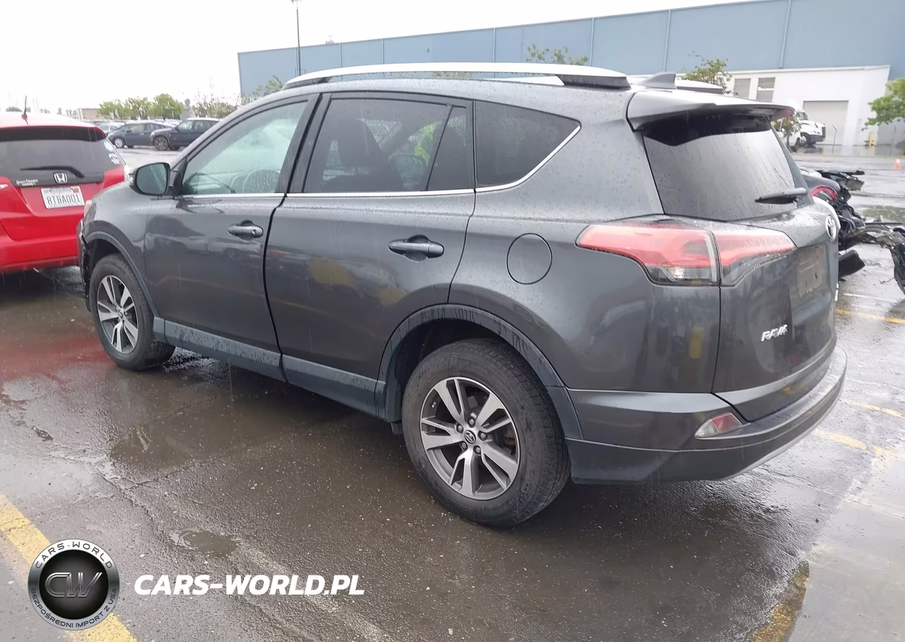2018 Toyota Rav4 Xle VIN:2T3RFREV5JW853098 - 3