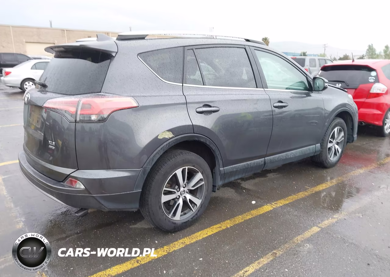 2018 Toyota Rav4 Xle VIN:2T3RFREV5JW853098 - 4