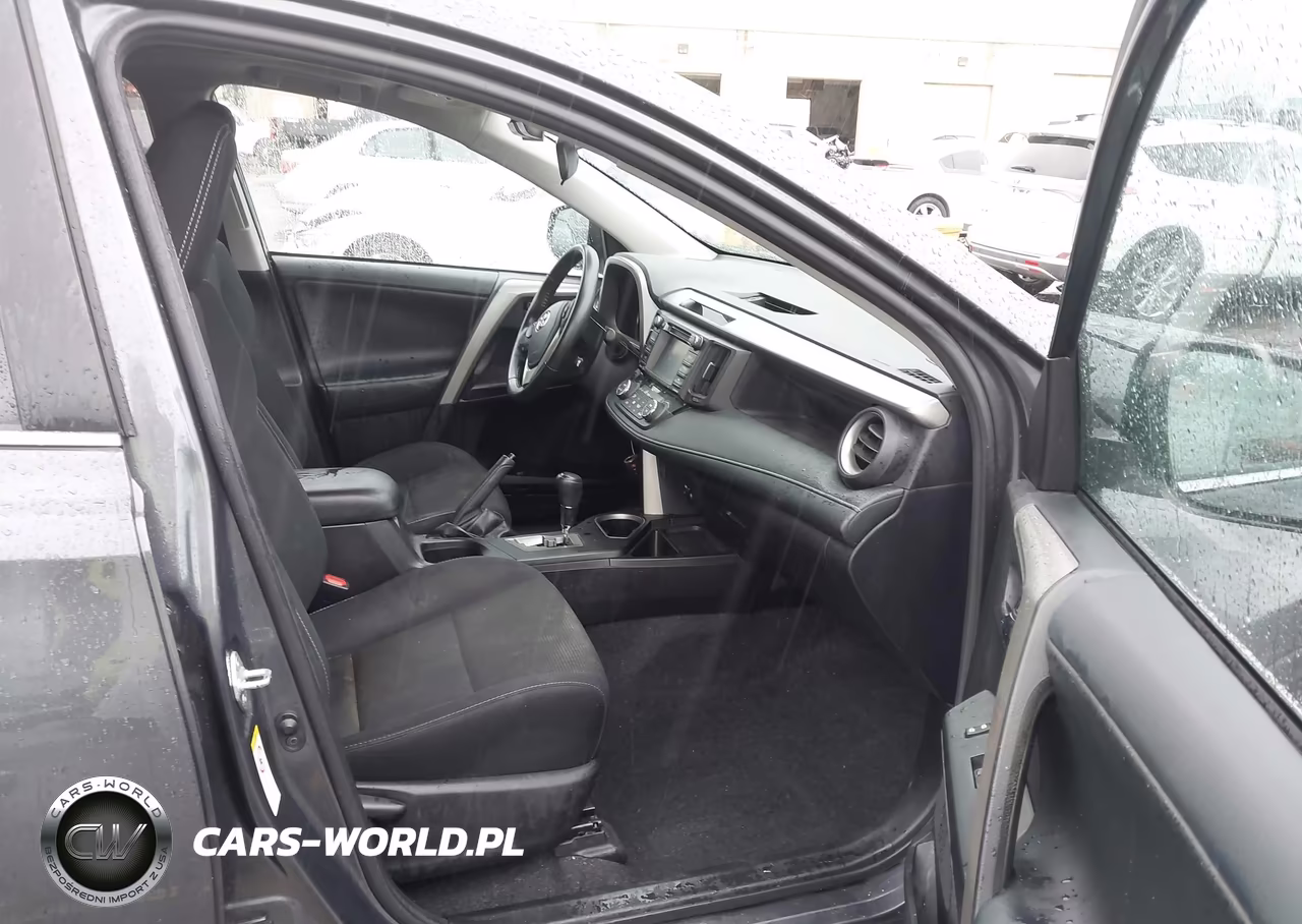 2018 Toyota Rav4 Xle VIN:2T3RFREV5JW853098 - 5