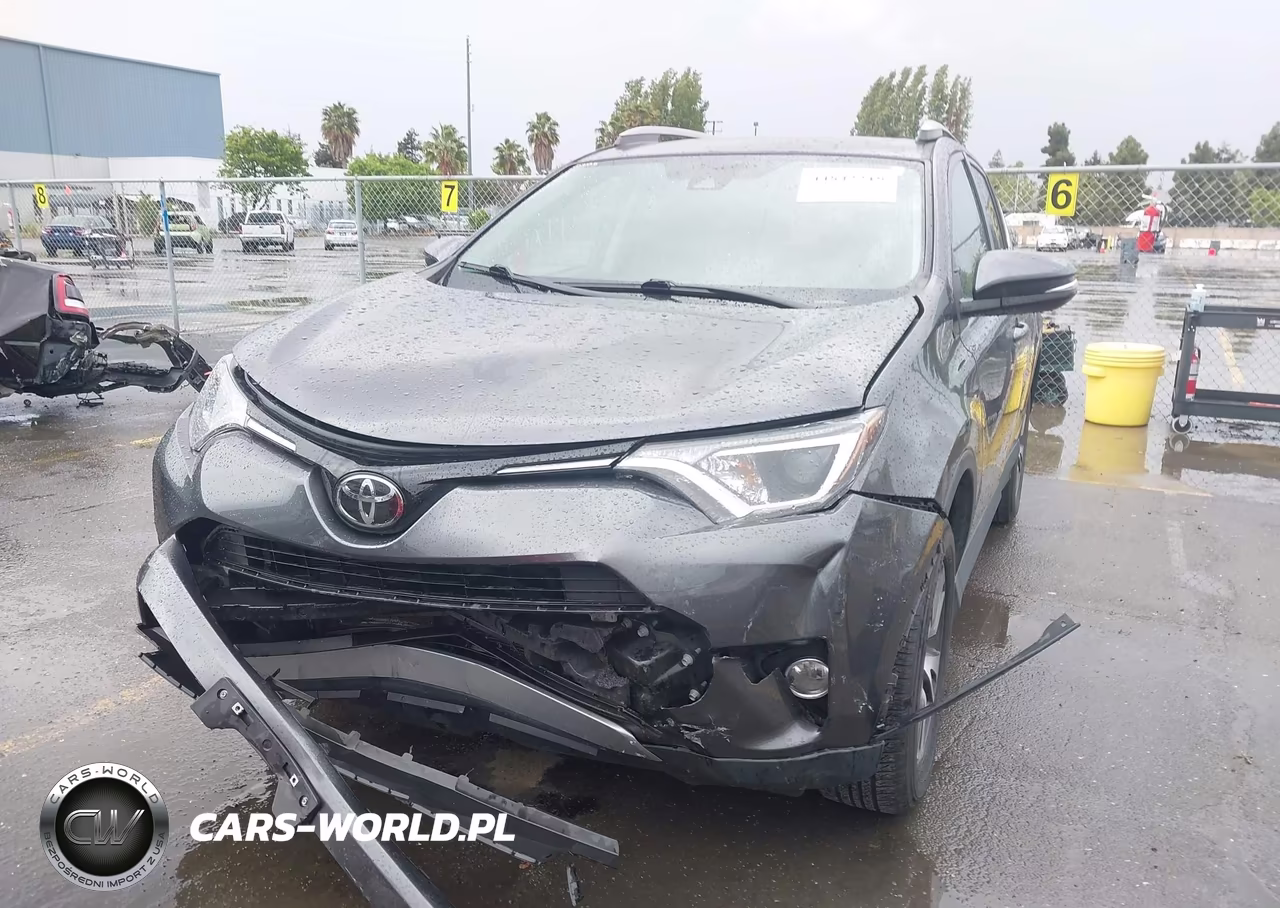 2018 Toyota Rav4 Xle VIN:2T3RFREV5JW853098 - 6