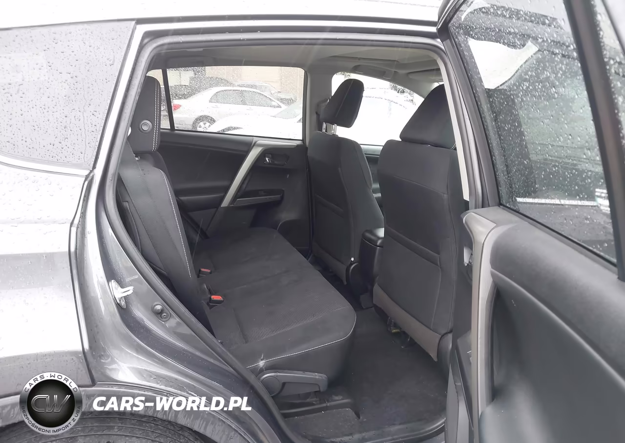 2018 Toyota Rav4 Xle VIN:2T3RFREV5JW853098 - 8
