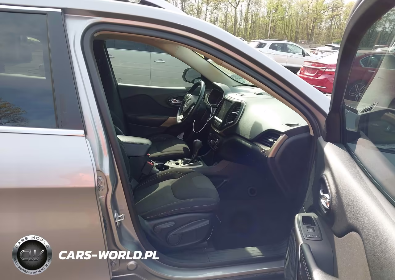 2017 Jeep Cherokee Latitude Fwd VIN:1C4PJLCB4HW603584 - 5