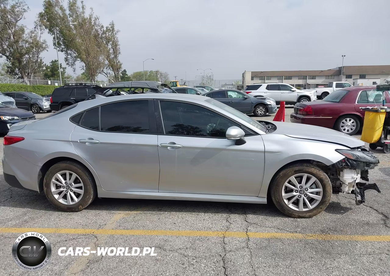 2025 Toyota Camry Le VIN:4T1DAACK7SU607201 - 13