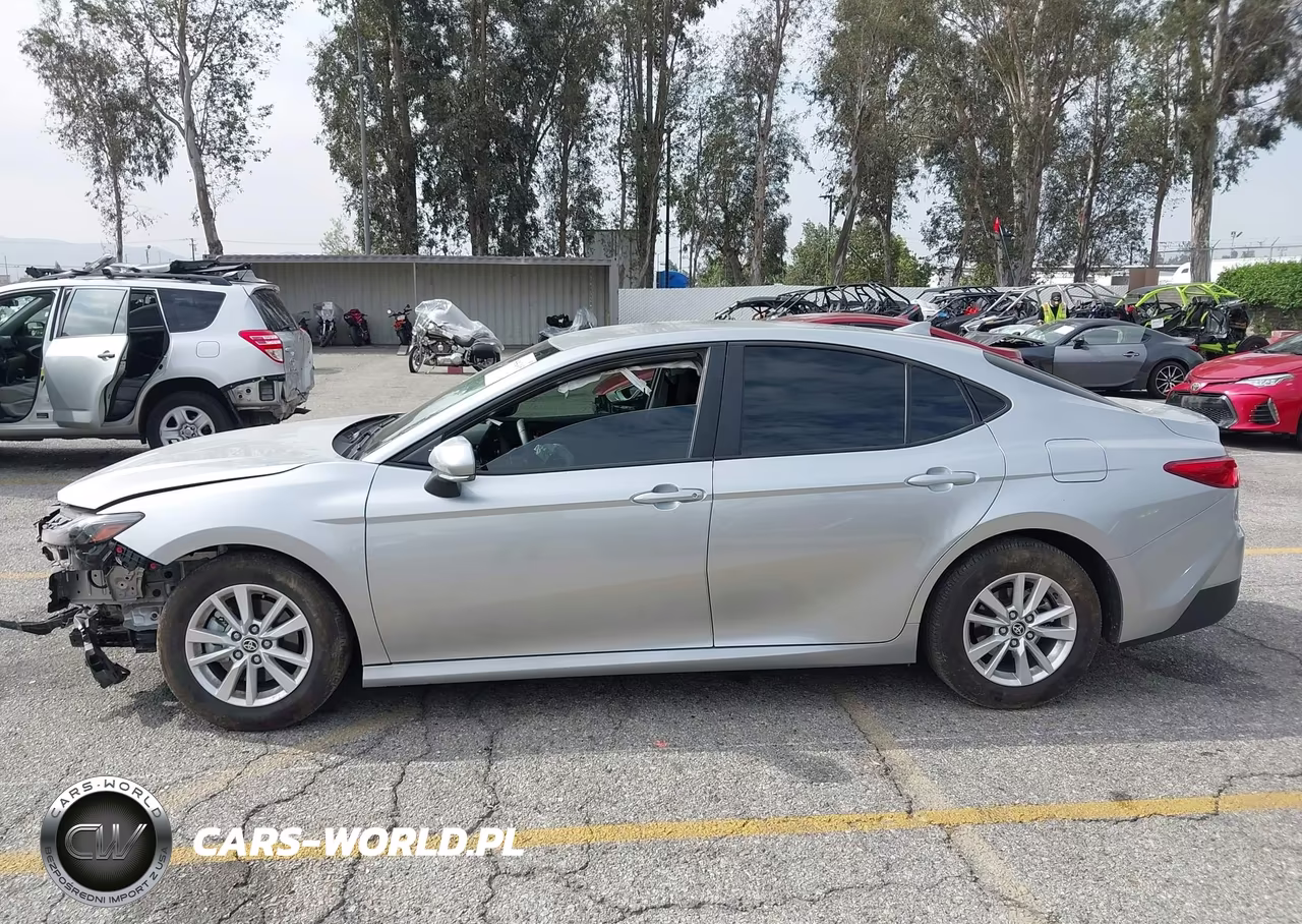 2025 Toyota Camry Le VIN:4T1DAACK7SU607201 - 14