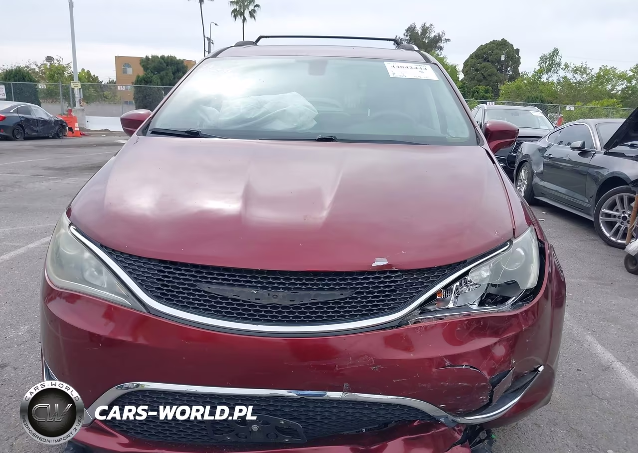 2018 Chrysler Pacifica Touring L VIN:2C4RC1BG6JR112372 - 13