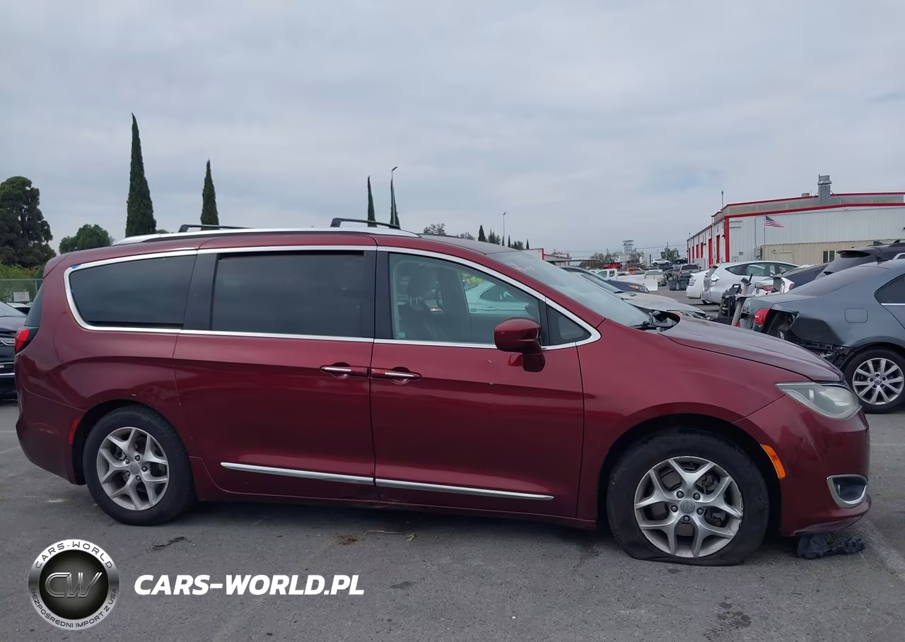 2018 Chrysler Pacifica Touring L VIN:2C4RC1BG6JR112372 - 14