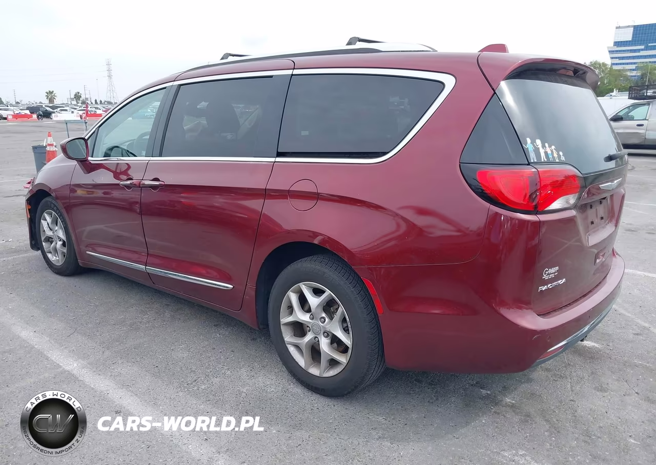 2018 Chrysler Pacifica Touring L VIN:2C4RC1BG6JR112372 - 3