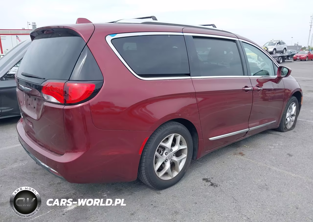 2018 Chrysler Pacifica Touring L VIN:2C4RC1BG6JR112372 - 4