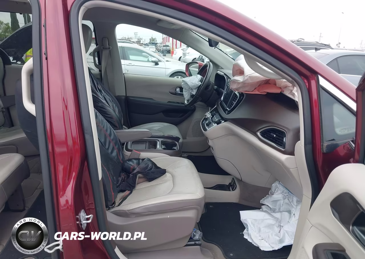 2018 Chrysler Pacifica Touring L VIN:2C4RC1BG6JR112372 - 5
