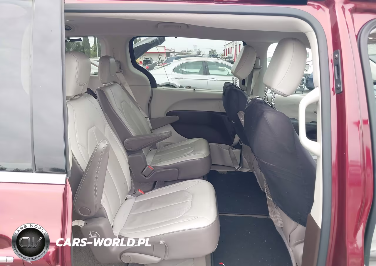 2018 Chrysler Pacifica Touring L VIN:2C4RC1BG6JR112372 - 8