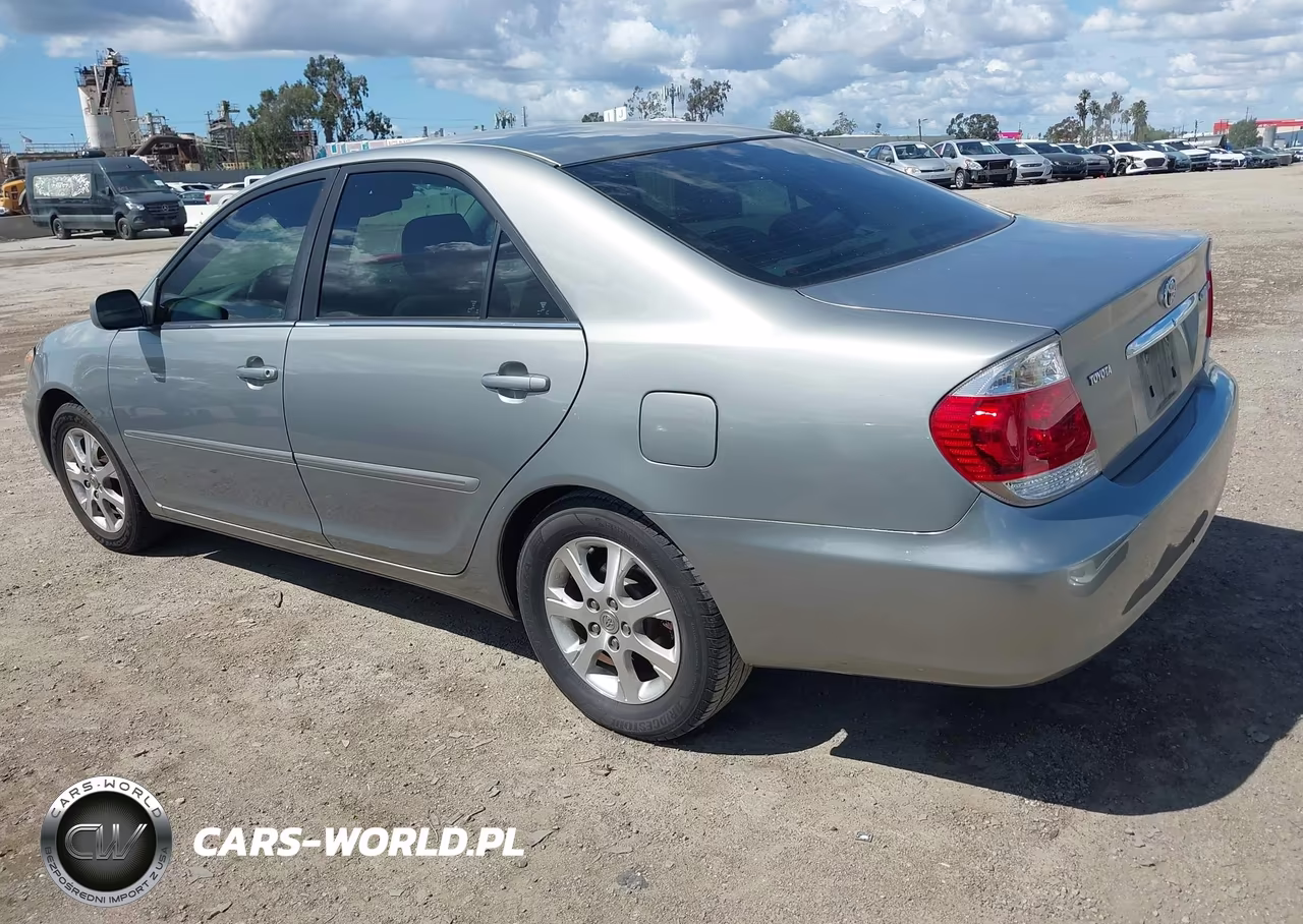2005 Toyota Camry Xle VIN:4T1BE32K45U534138 - 3