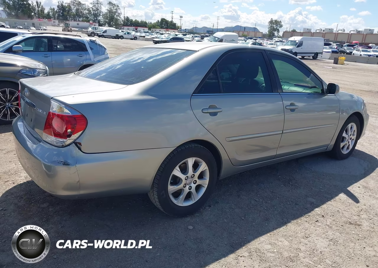2005 Toyota Camry Xle VIN:4T1BE32K45U534138 - 4