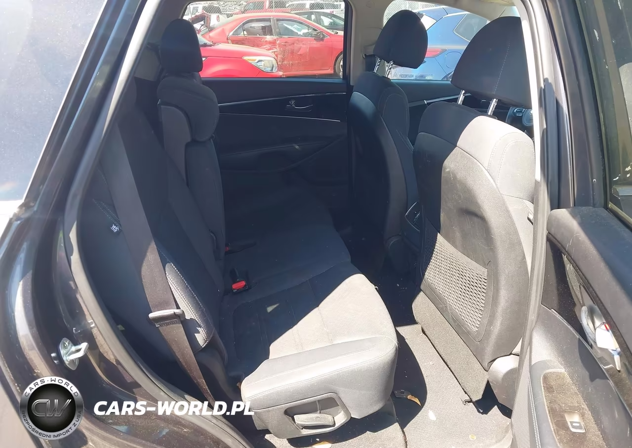 2018 Kia Sorento 2.4L Lx VIN:5XYPG4A31JG388362 - 8