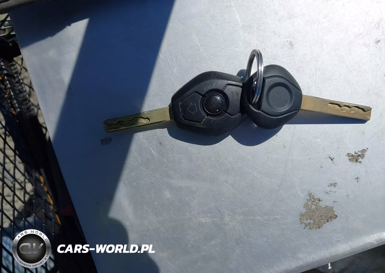 2004 BMW 330Xi VIN:WBAEW53444PN35407 - 11
