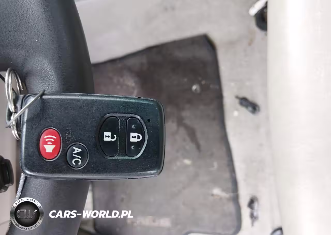 2011 Toyota Prius Three VIN:JTDKN3DU0B1435249 - 11