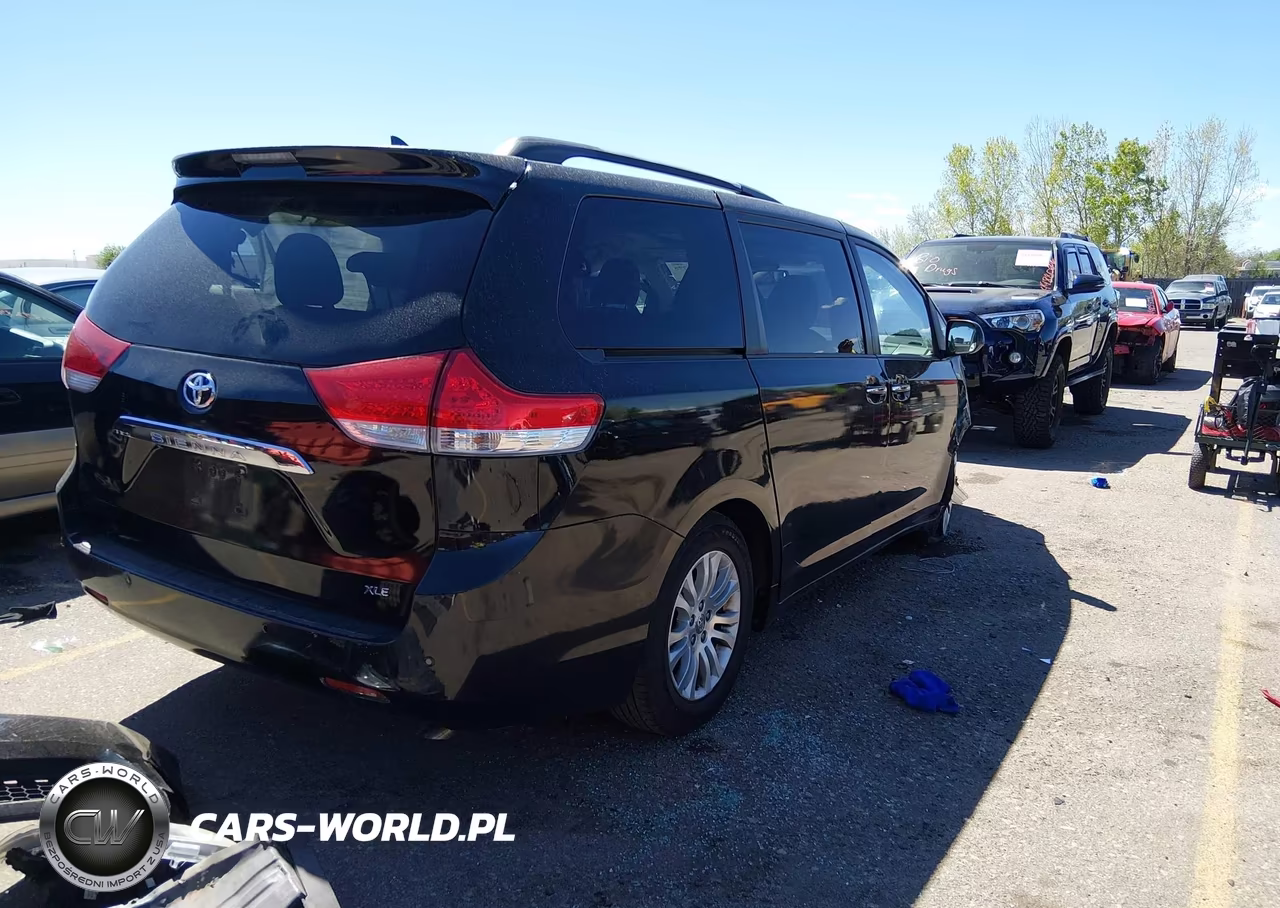 2013 Toyota Sienna Xle V6 8 Passenger VIN:5TDYK3DC1DS349724 - 4