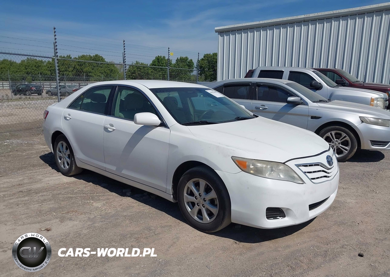 TOYOTA CAMRY