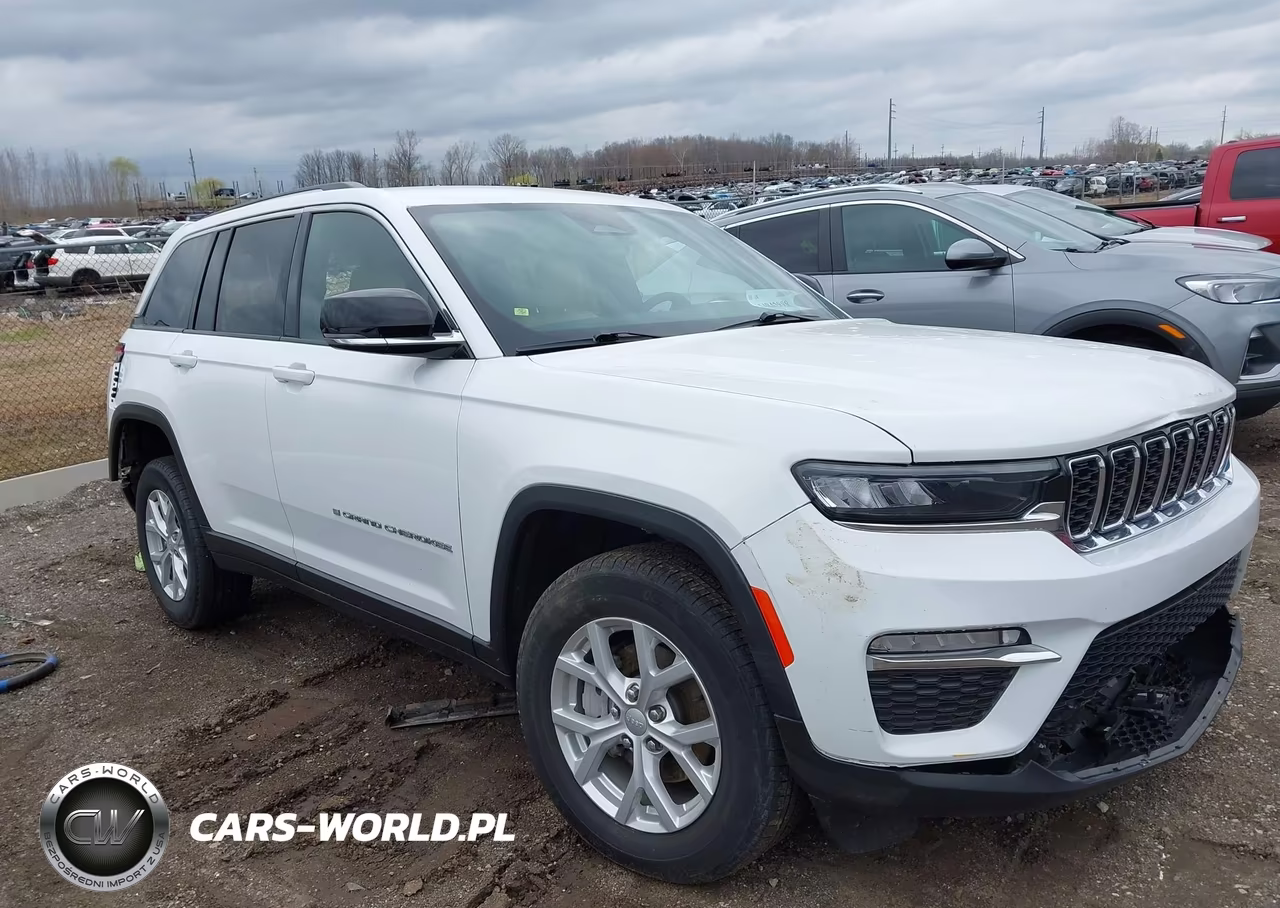 2023 Jeep Grand Cherokee Limited 4X4 VIN:1C4RJHBG3PC644047 - 13