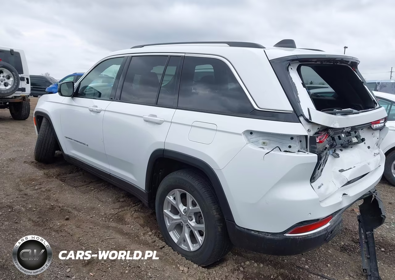 2023 Jeep Grand Cherokee Limited 4X4 VIN:1C4RJHBG3PC644047 - 3