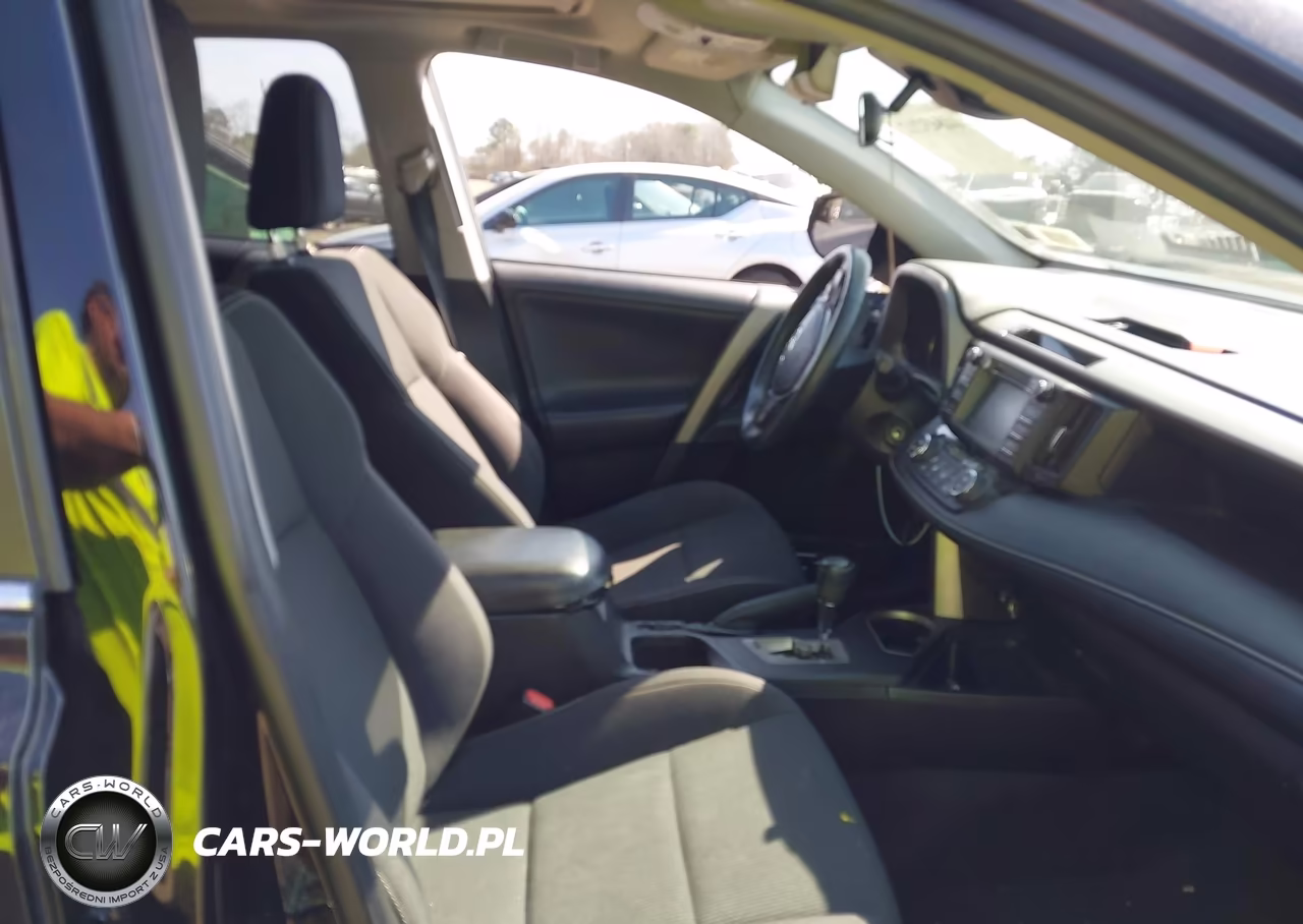 2018 Toyota Rav4 Xle VIN:2T3RFREV9JW789020 - 5