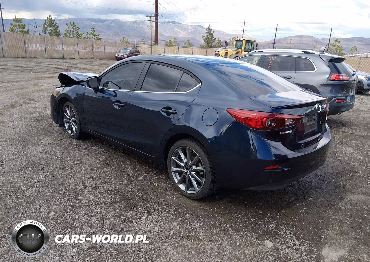 2018 Mazda Mazda3 Touring VIN:3MZBN1V32JM191497 - 3