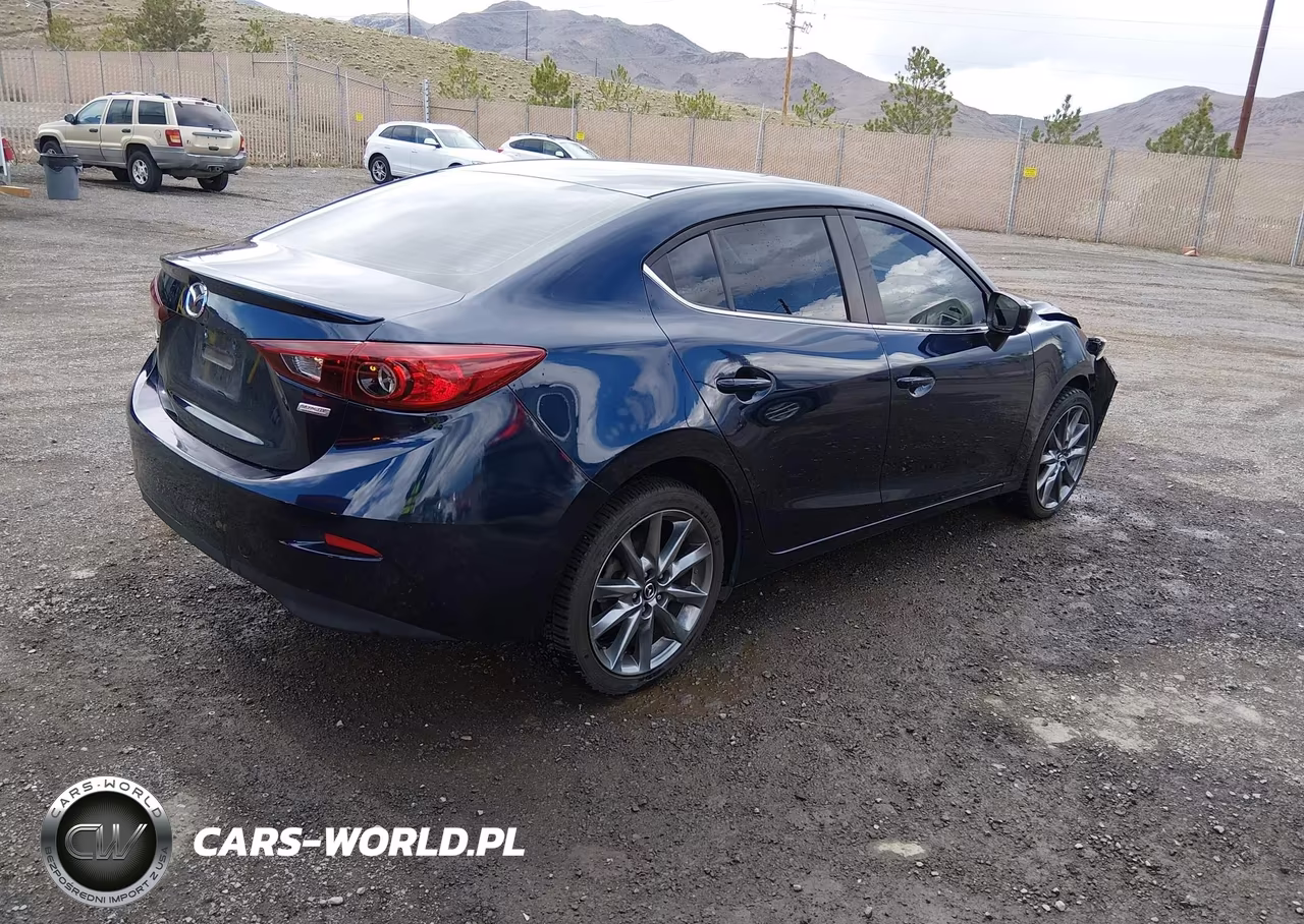 2018 Mazda Mazda3 Touring VIN:3MZBN1V32JM191497 - 4