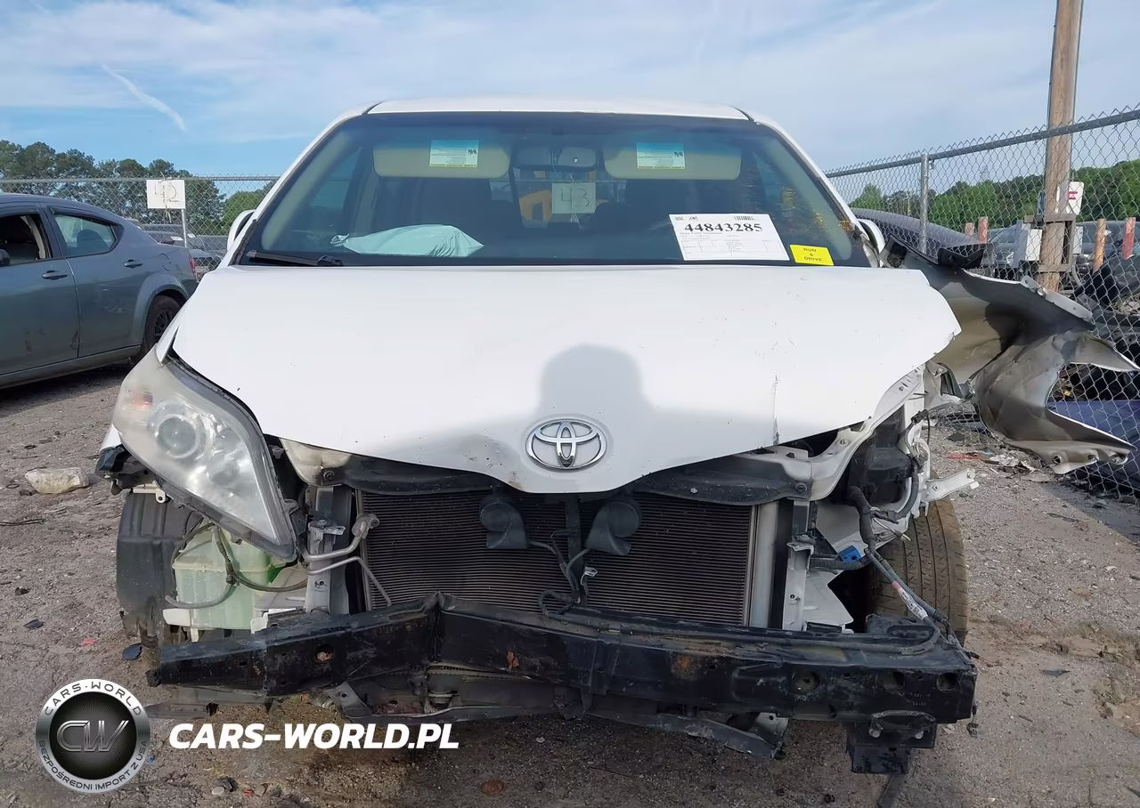 2015 Toyota Sienna Le 8 Passenger VIN:5TDKK3DC8FS588275 - 13