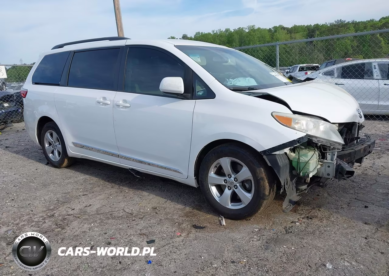 2015 Toyota Sienna Le 8 Passenger VIN:5TDKK3DC8FS588275 - 14