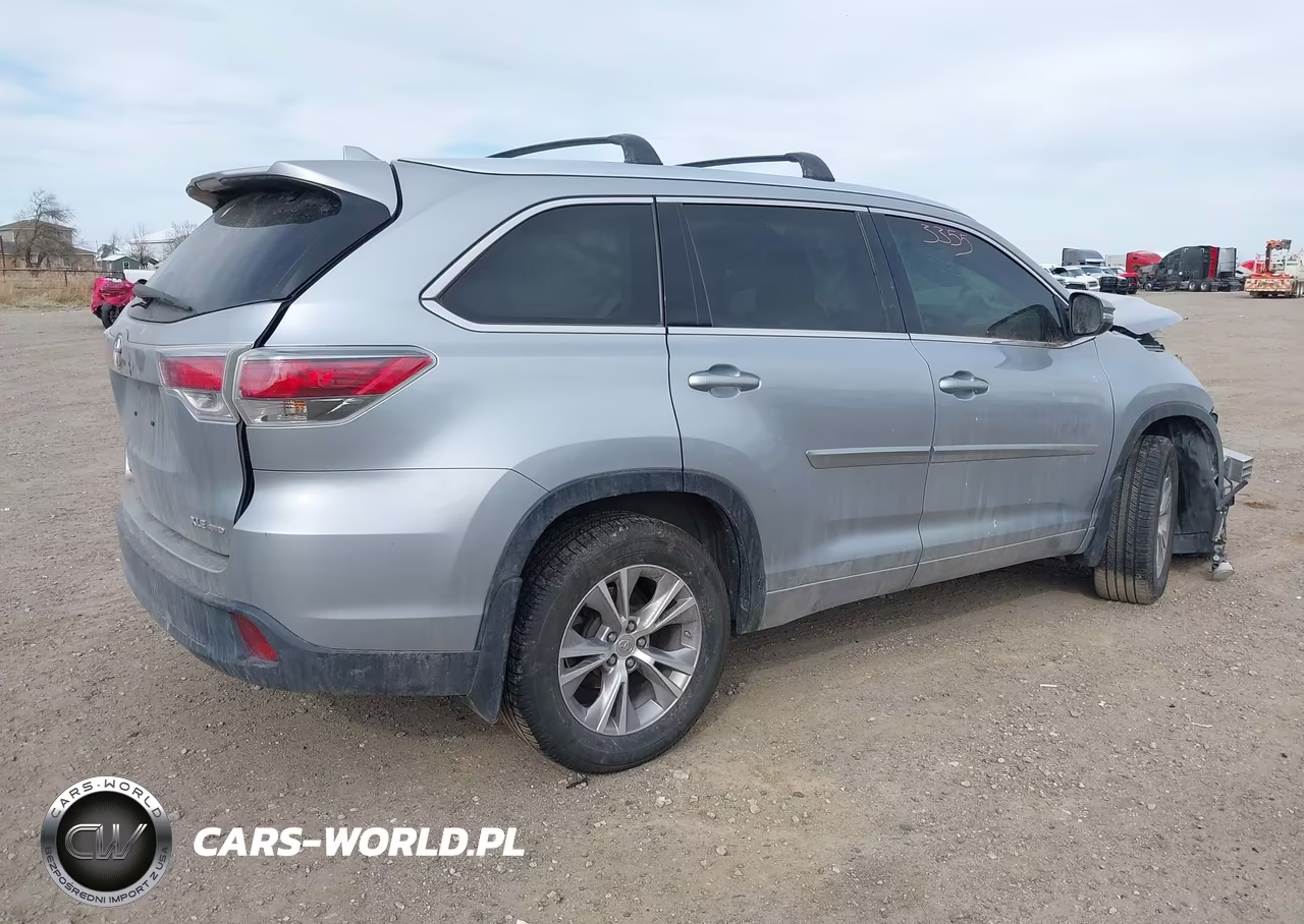2015 Toyota Highlander Xle V6 VIN:5TDJKRFH8FS213042 - 4