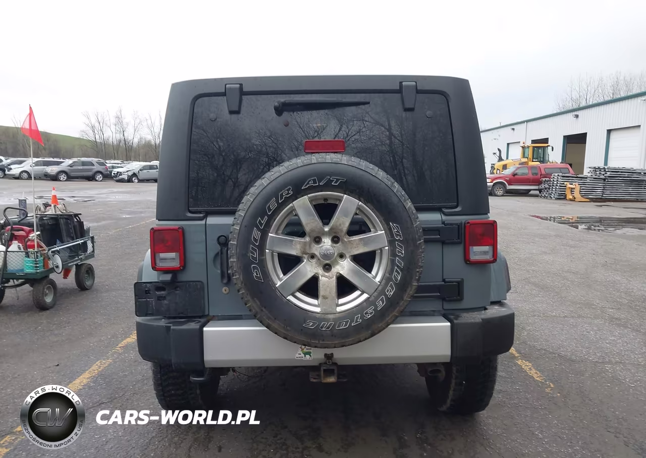 2015 Jeep Wrangler Unlimited Sahara VIN:1C4BJWEG9FL600960 - 16