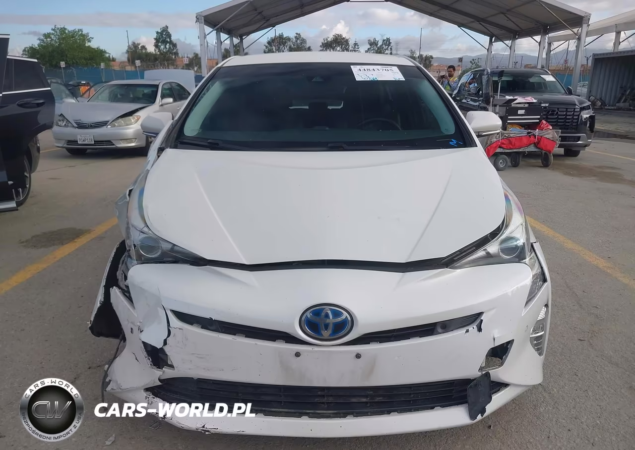 2018 Toyota Prius Three Touring VIN:JTDKARFU4J3055958 - 13