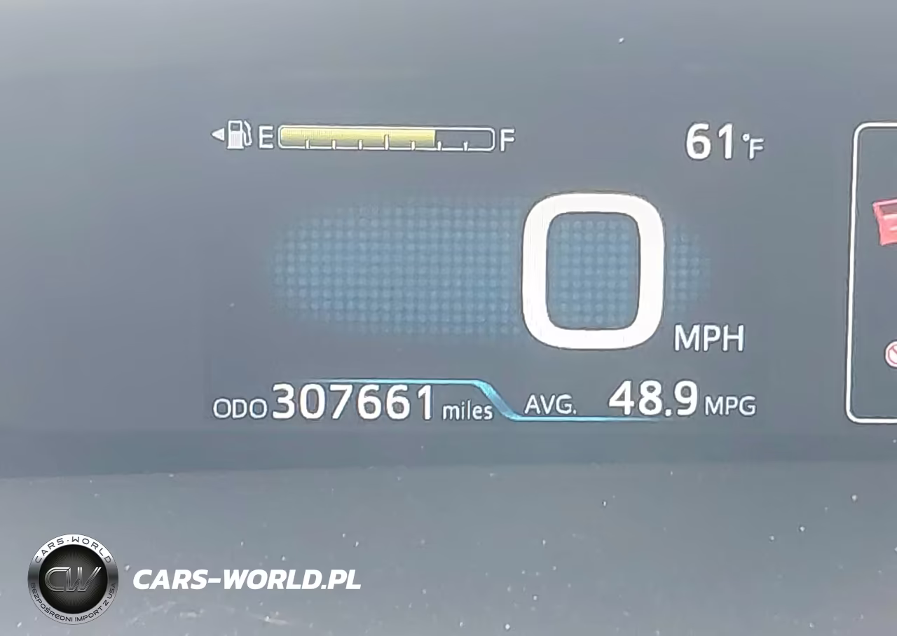 2018 Toyota Prius Three Touring VIN:JTDKARFU4J3055958 - 16