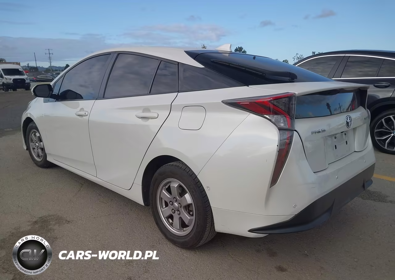 2018 Toyota Prius Three Touring VIN:JTDKARFU4J3055958 - 3