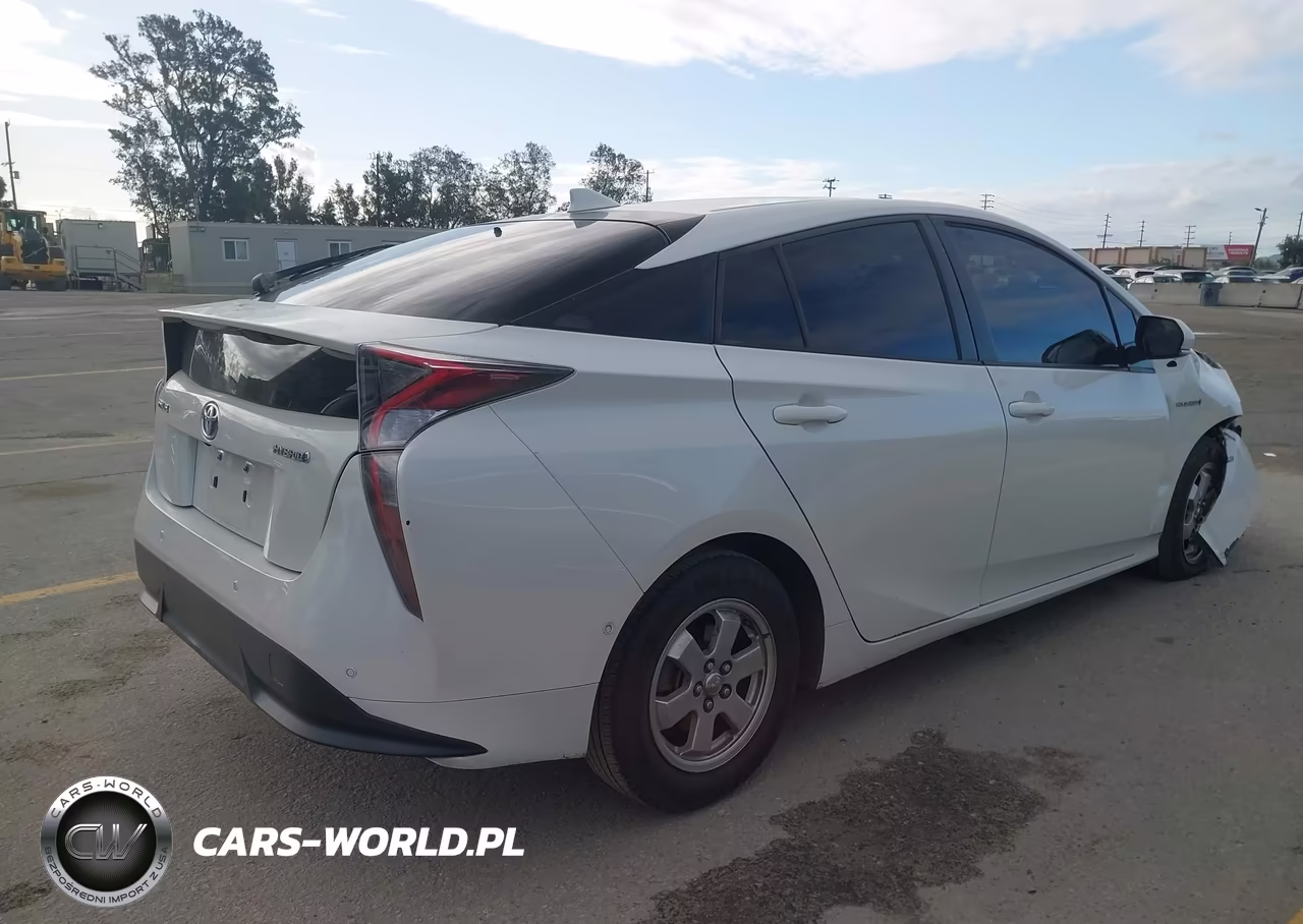 2018 Toyota Prius Three Touring VIN:JTDKARFU4J3055958 - 4