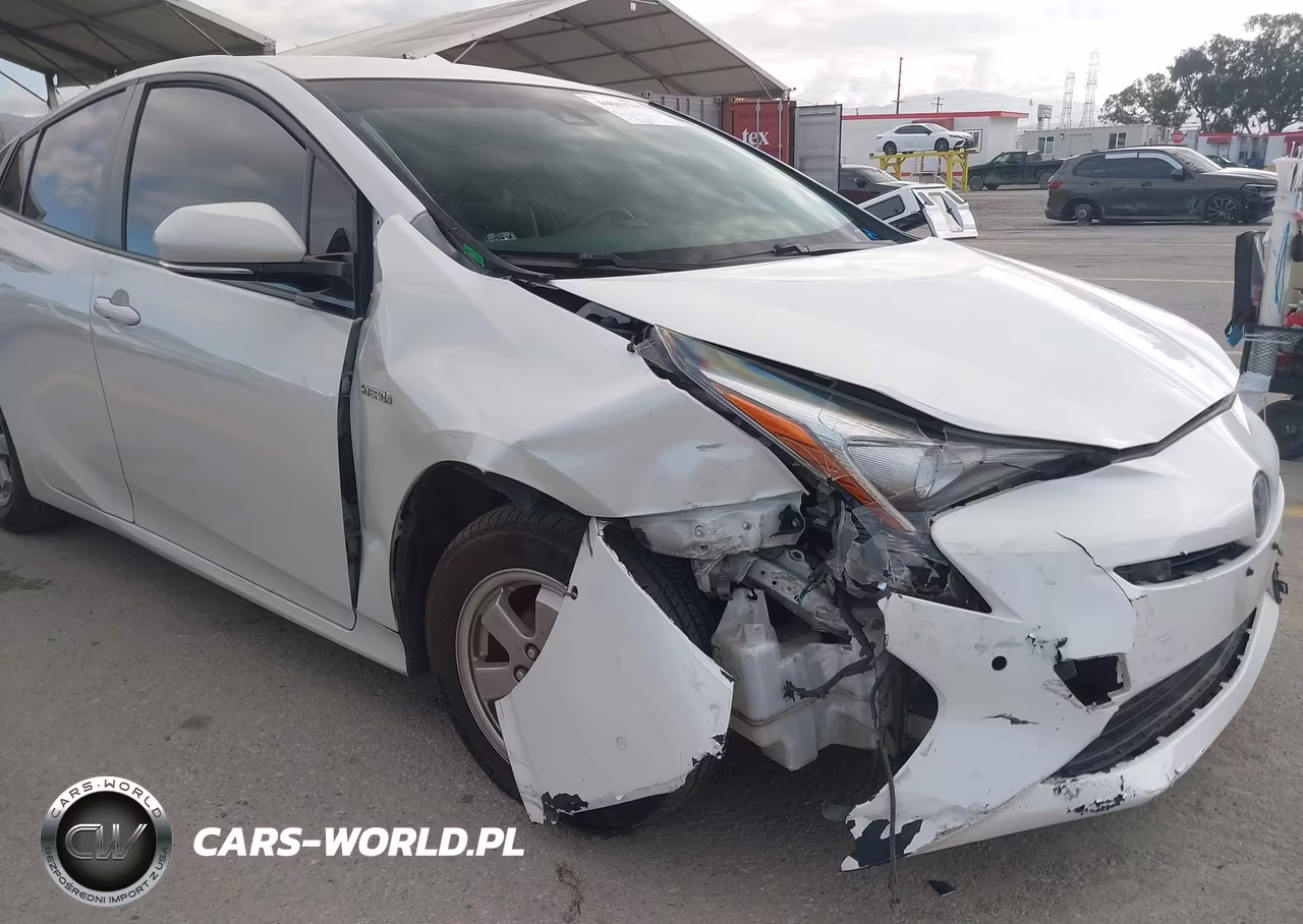 2018 Toyota Prius Three Touring VIN:JTDKARFU4J3055958 - 6