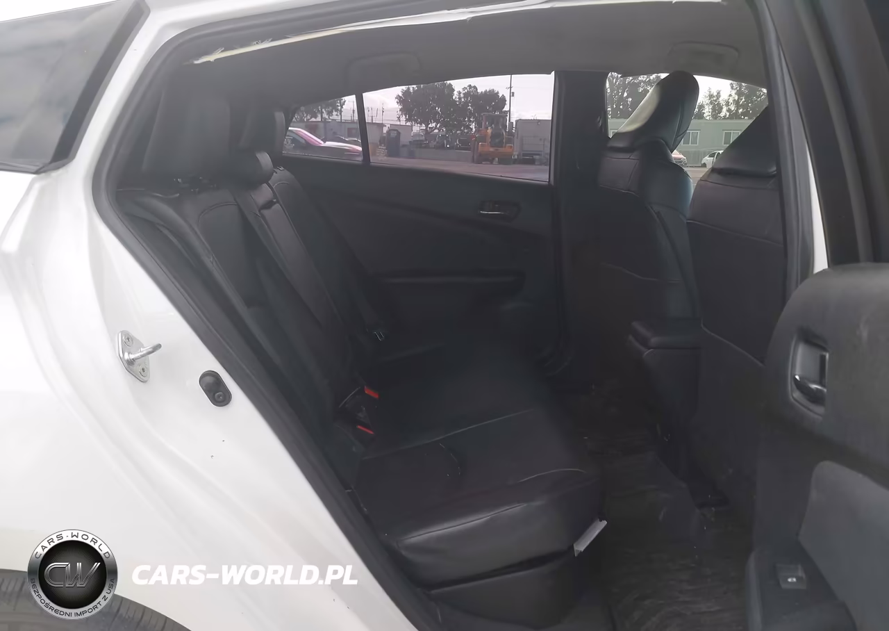 2018 Toyota Prius Three Touring VIN:JTDKARFU4J3055958 - 8
