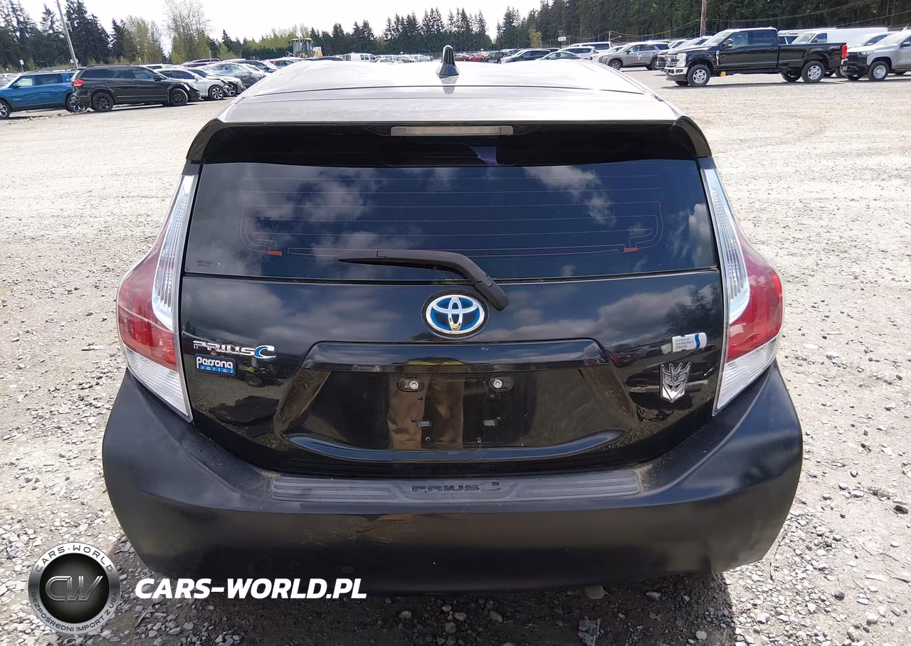 2016 Toyota Prius C Persona Series VIN:JTDKDTB32G1114611 - 17