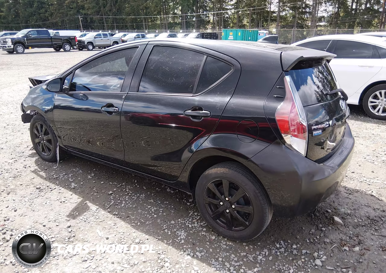 2016 Toyota Prius C Persona Series VIN:JTDKDTB32G1114611 - 3