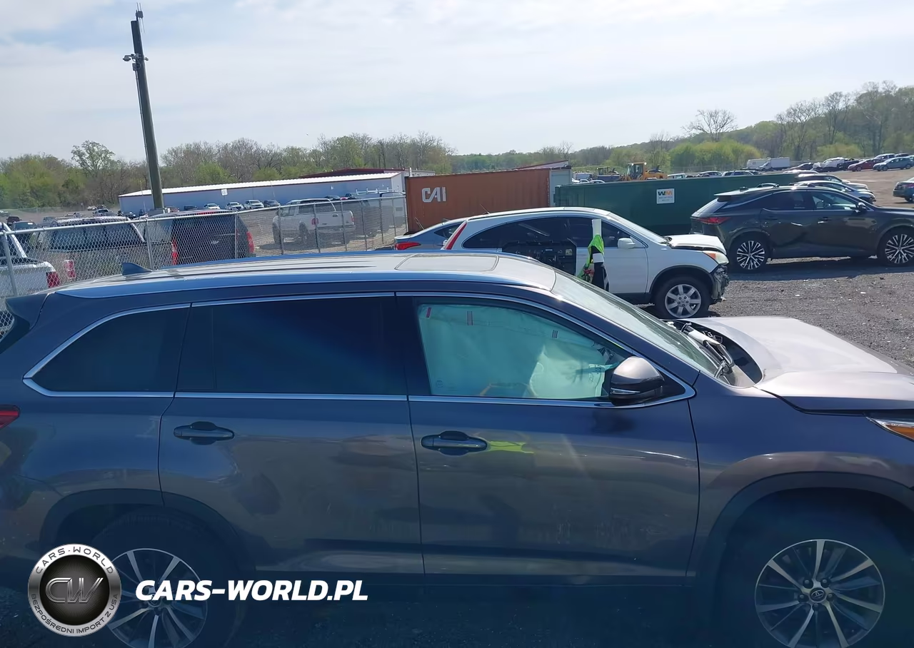2019 Toyota Highlander Xle VIN:5TDJZRFH6KS579961 - 13