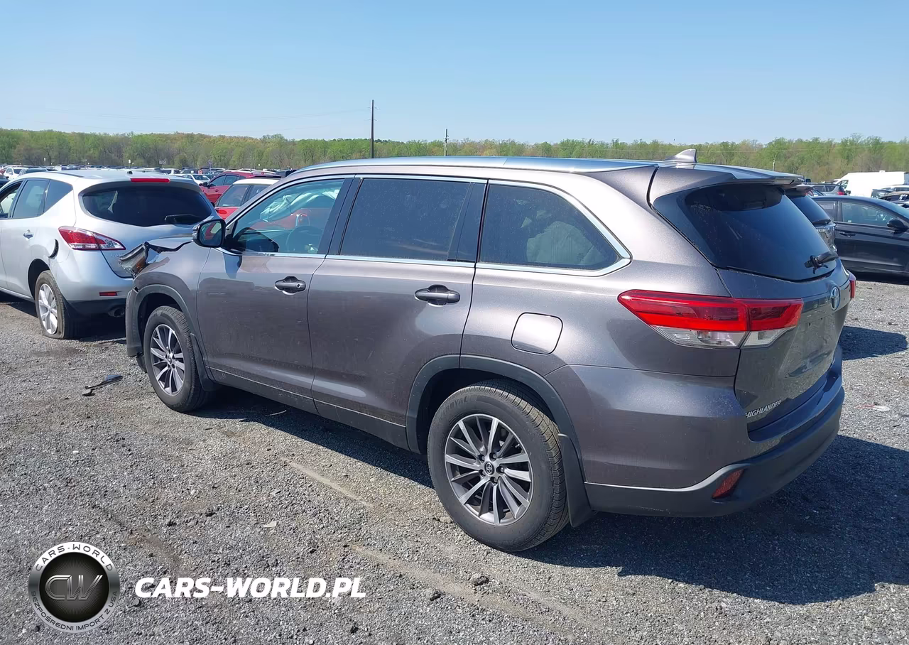 2019 Toyota Highlander Xle VIN:5TDJZRFH6KS579961 - 3