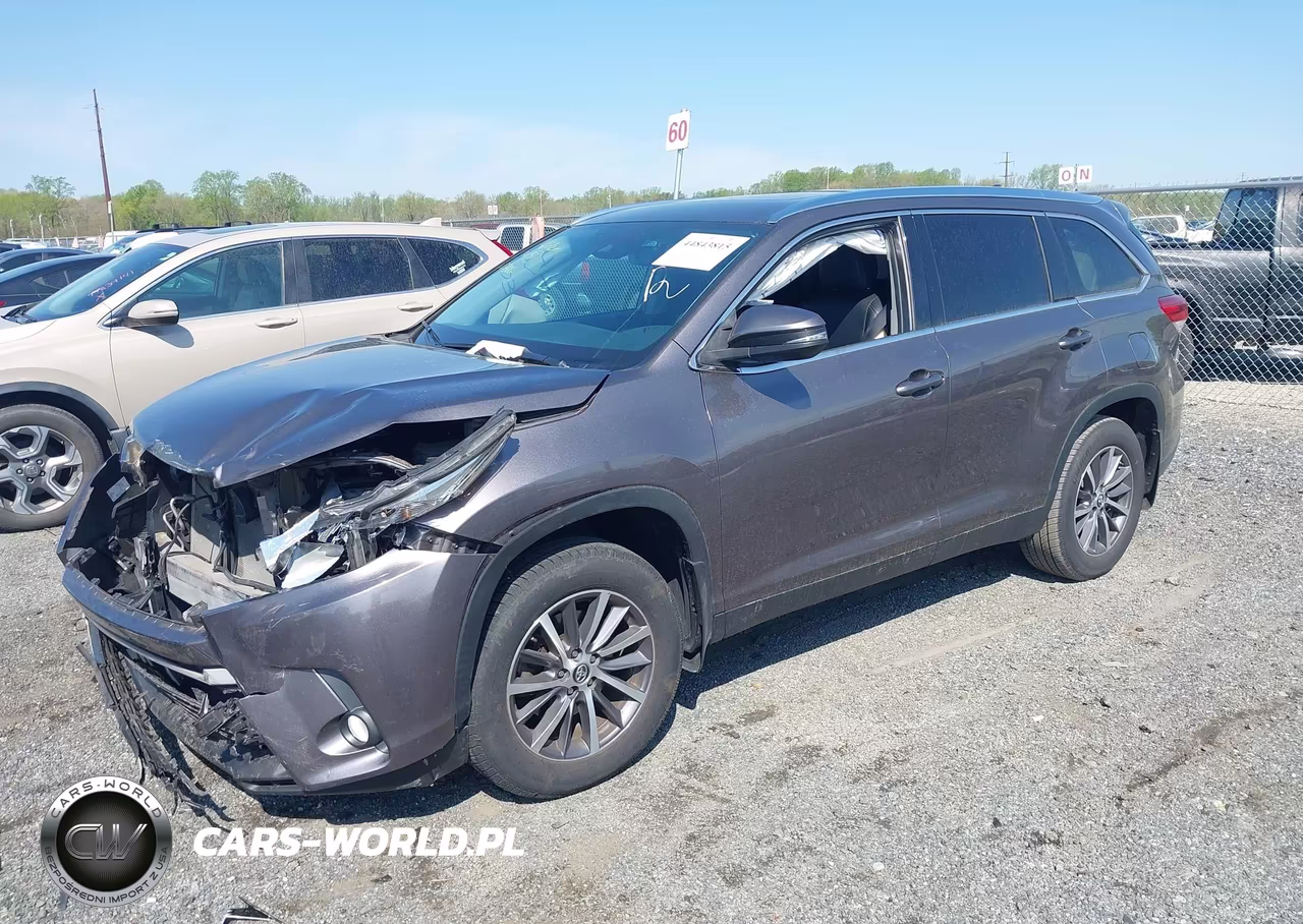 2019 Toyota Highlander Xle VIN:5TDJZRFH6KS579961 - 4