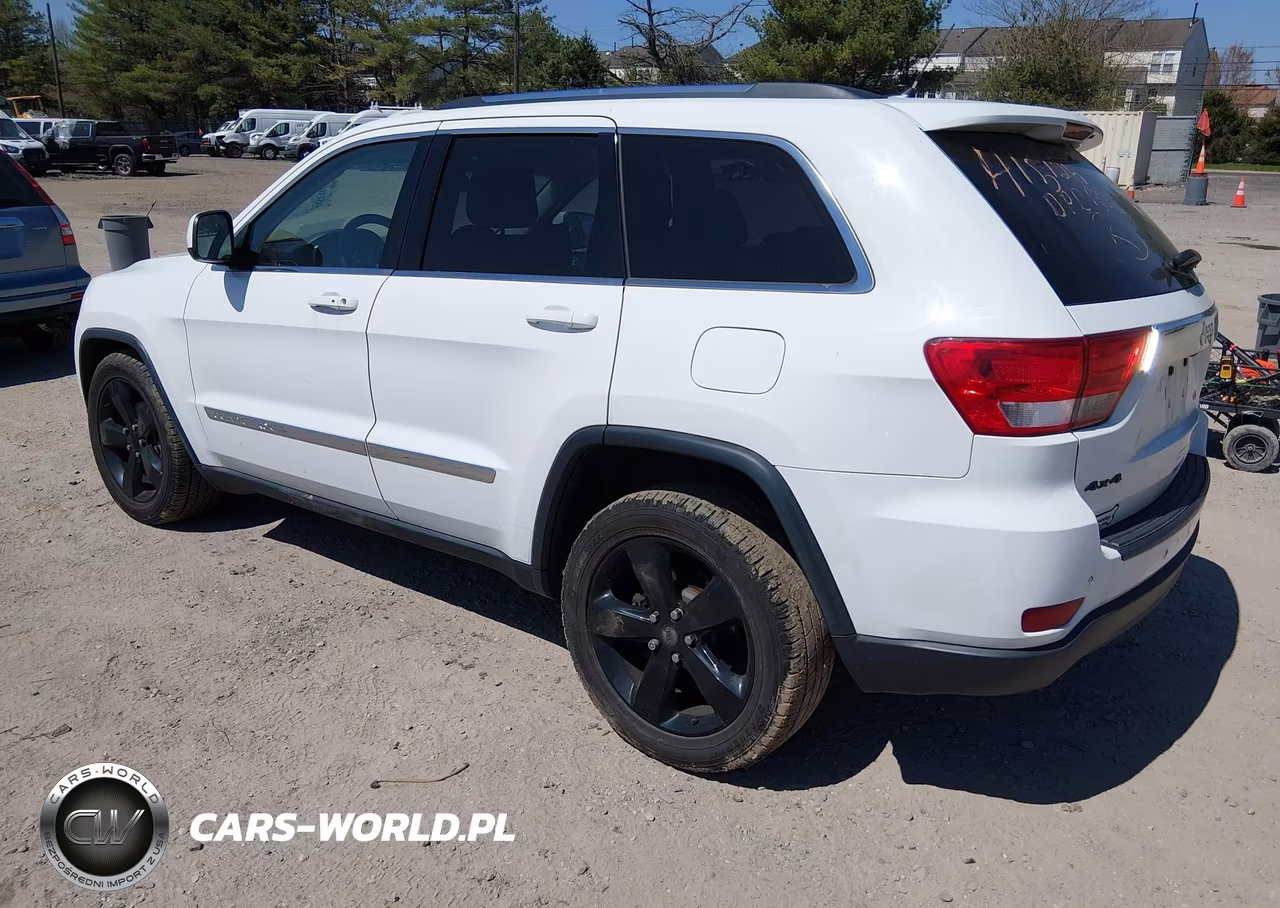 2013 Jeep Grand Cherokee Laredo VIN:1C4RJFAG0DC592118 - 3