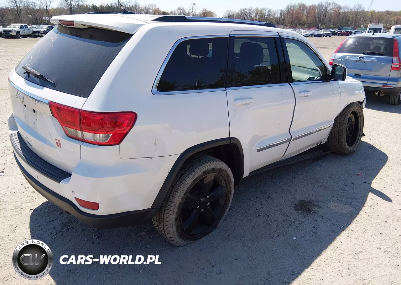 2013 Jeep Grand Cherokee Laredo VIN:1C4RJFAG0DC592118 - 4