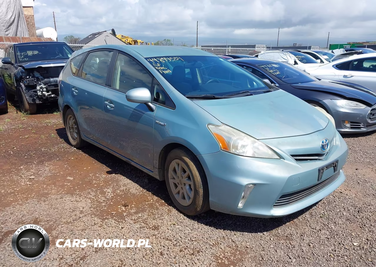 2013 Toyota Prius V Five-Three-Two – zdjęcie 1 z 11