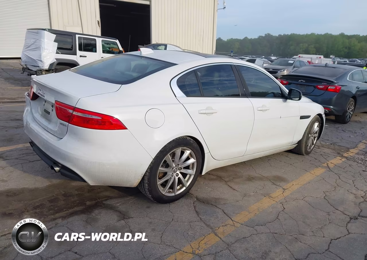 2017 Jaguar Xe 25T Premium VIN:SAJAD4BG7HA974558 - 4