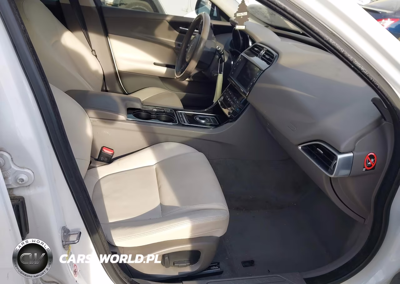2017 Jaguar Xe 25T Premium VIN:SAJAD4BG7HA974558 - 5