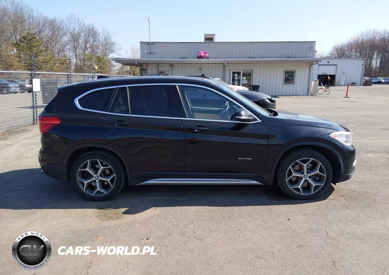 2017 BMW X1 xDrive28I VIN:WBXHT3C33H5F76493 - 13