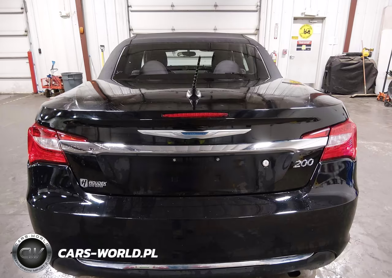 2014 Chrysler 200 Touring VIN:1C3BCBEBXEN158236 - 16