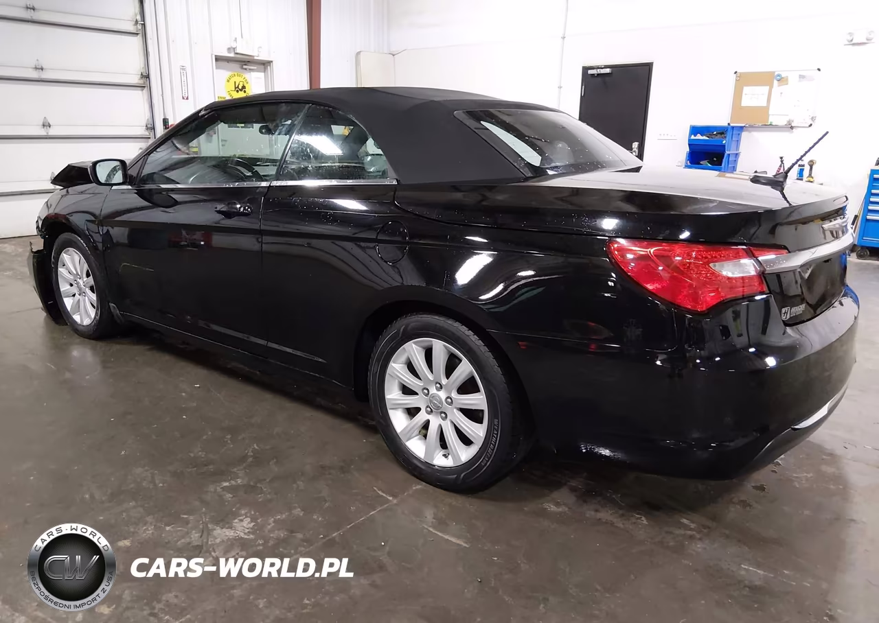 2014 Chrysler 200 Touring VIN:1C3BCBEBXEN158236 - 3